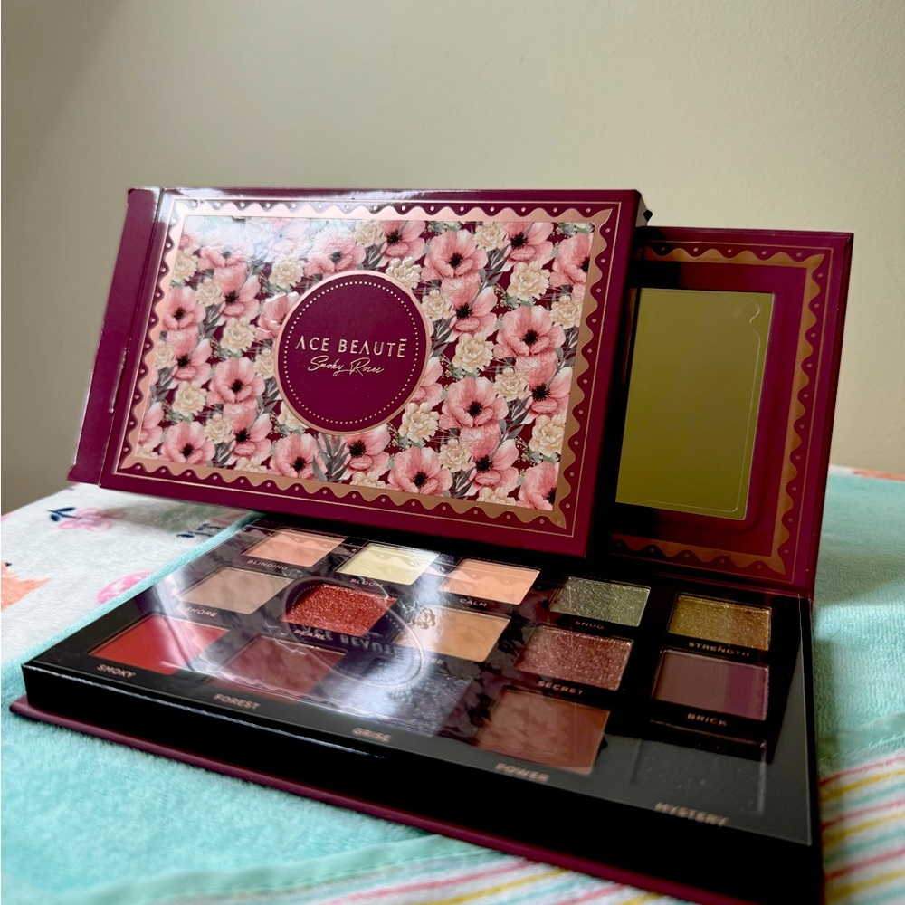Ace Beaute smoky roses eyeshadow palette
